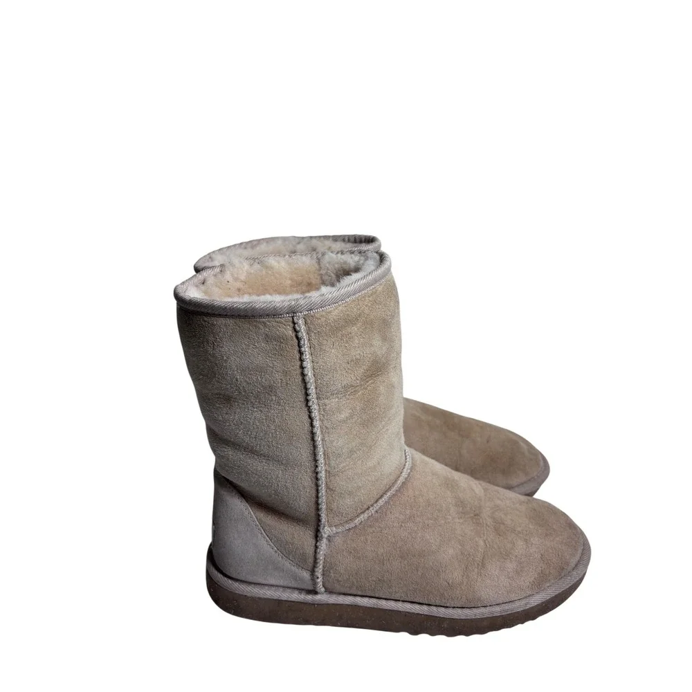 UGG Australia Classic Short 5825 Boots Size 7 Sheepskin Suede Y2K 2000s